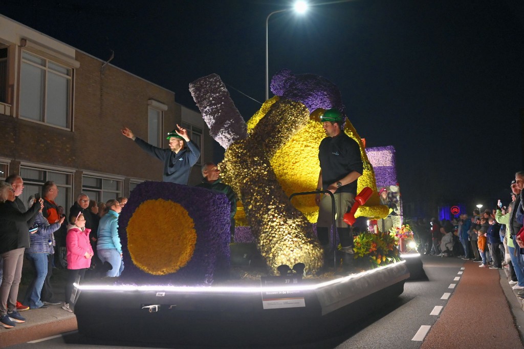 ../Images/Verlicht bloemencorso 2025 108.jpg